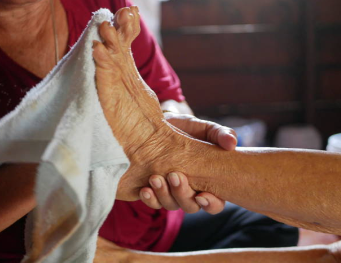 aide à la toilette hygiène thalie benito infirmière ouistreham